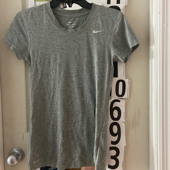 Dri fit Nike workout tee - Picture 1 of 2